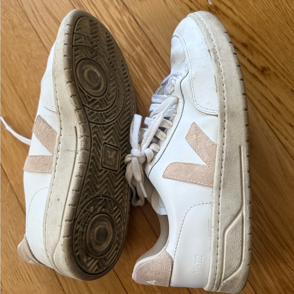 Veja White and Tan Men's Sneakers - Picture 4 of 4